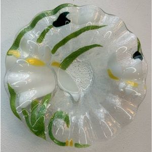 Sydenstriker 6.75 ruffled edge fused glass yellow & white flower berry bowl